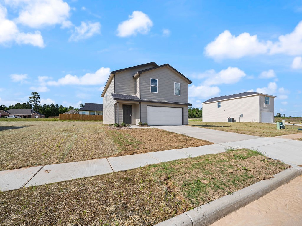218 Stoney Ridge Lufkin, TX 75904 - Photo 4 of 29 a front view of a house with a yard