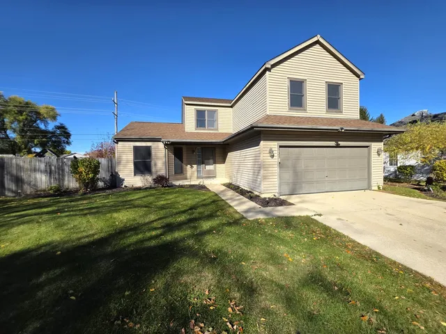 $355,000 | 307 Carriage Trail, McHenry, IL 60050