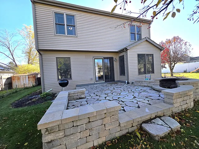 $355,000 | 307 Carriage Trail, McHenry, IL 60050