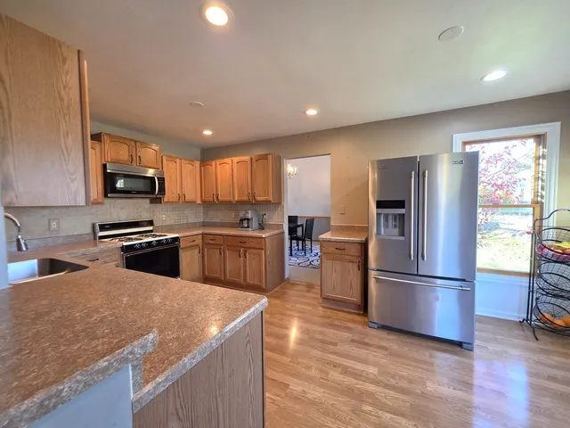 $355,000 | 307 Carriage Trail, McHenry, IL 60050