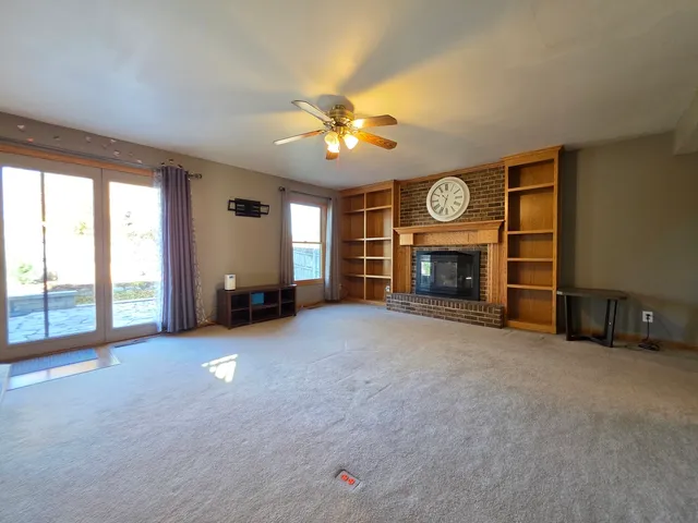 $355,000 | 307 Carriage Trail, McHenry, IL 60050