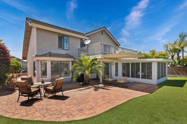 a view of a house with backyard and porch