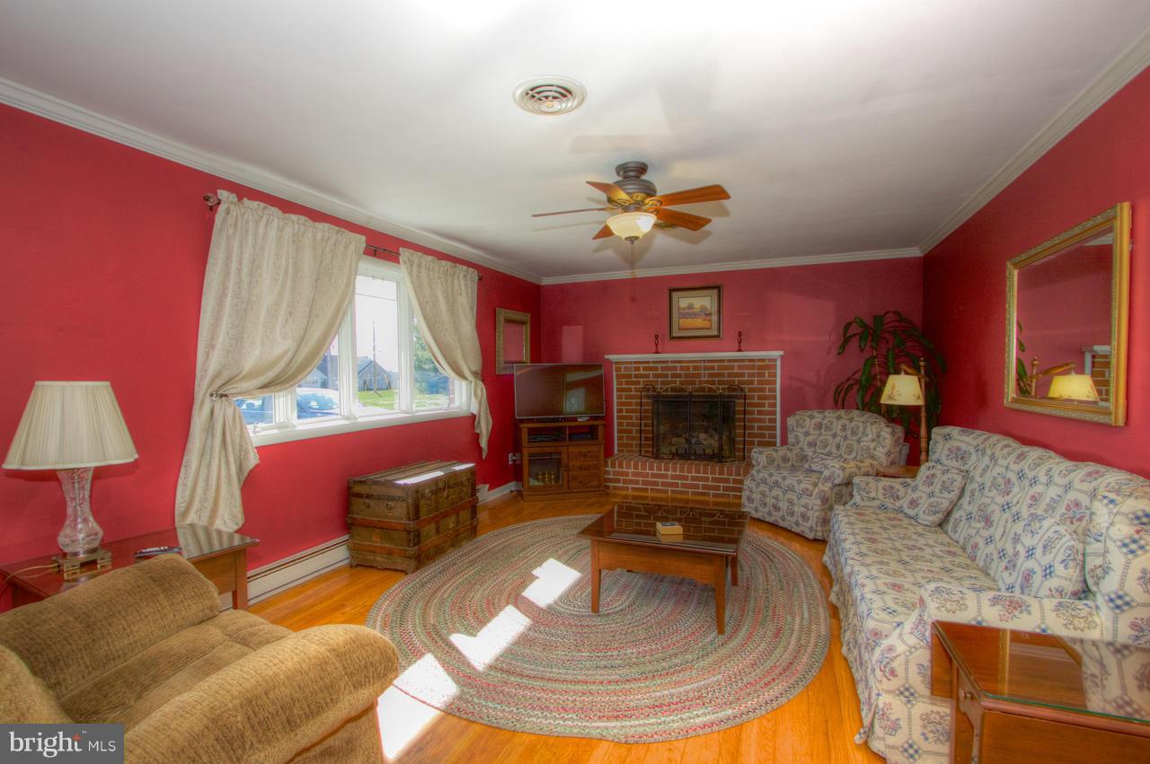 4434 Graceton Road Pylesville, MD 21132 - Photo 3 of 30 Living Room