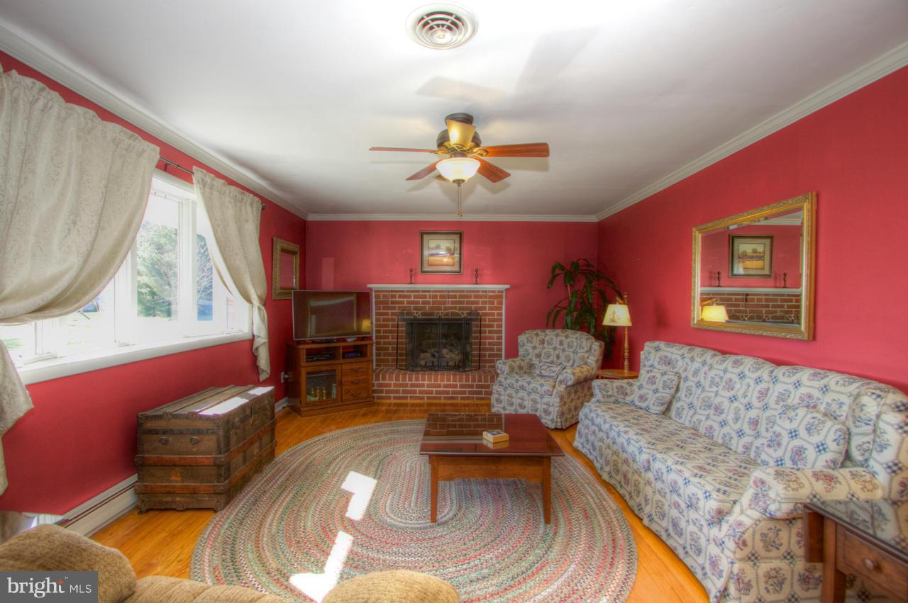 4434 Graceton Road Pylesville, MD 21132 - Photo 6 of 30 Living Room
