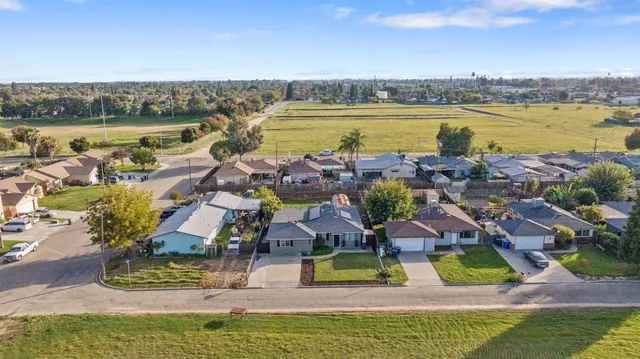 $398,000 | 1015 Geary Avenue, Sanger, CA 93657