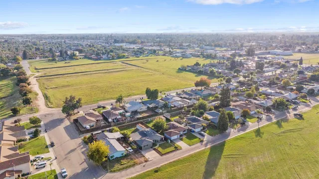 $398,000 | 1015 Geary Avenue, Sanger, CA 93657