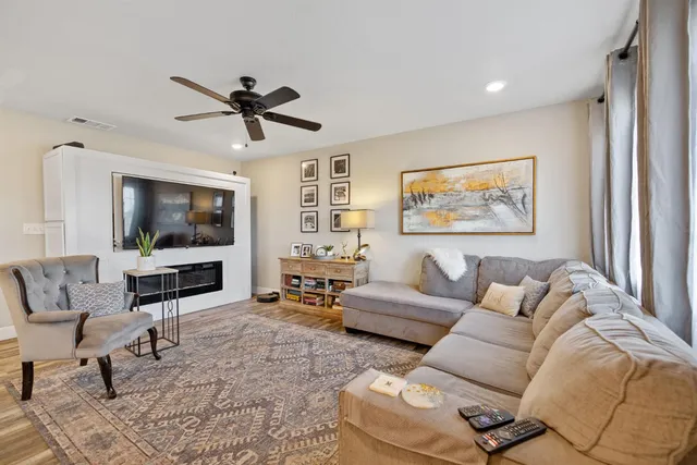 $398,000 | 1015 Geary Avenue, Sanger, CA 93657