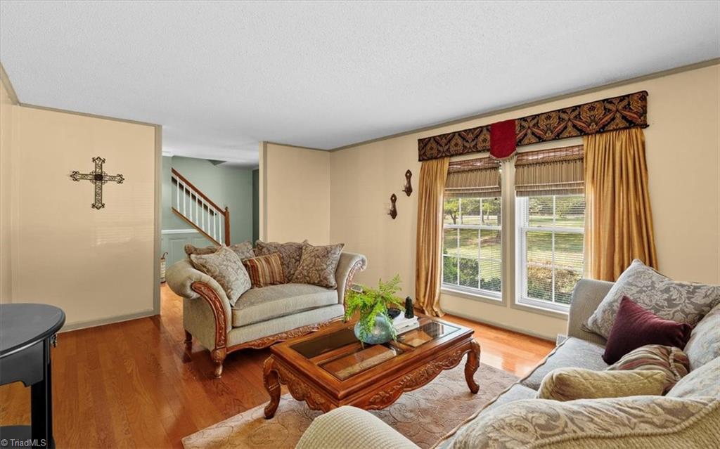9825 Cherry Grove Road Reidsville, NC 27320 - Photo 5 of 49 LIVING ROOM