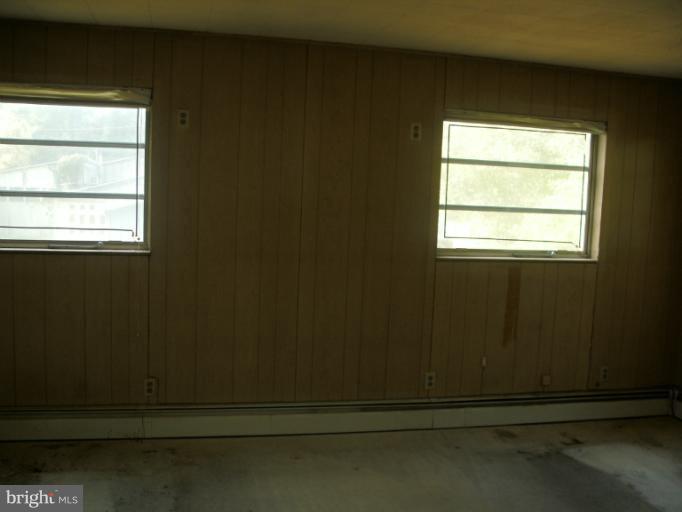 9612 Livingston Road Fort Washington, MD 20744 - Photo 11 of 13 a close up of a window
