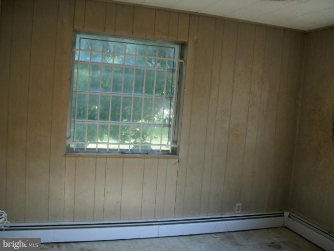 9612 Livingston Road Fort Washington, MD 20744 - Photo 7 of 13 a view of a small space with window