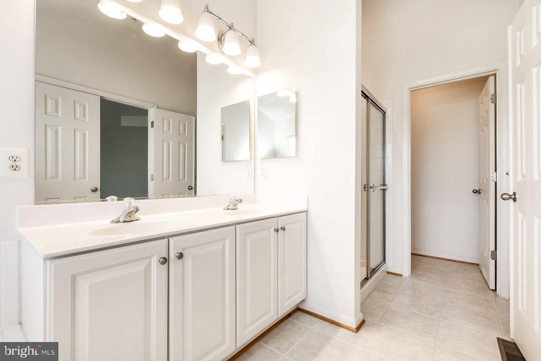 11843 Skylark Road Clarksburg, MD 20871 - Photo 20 of 34 Master Bath2
