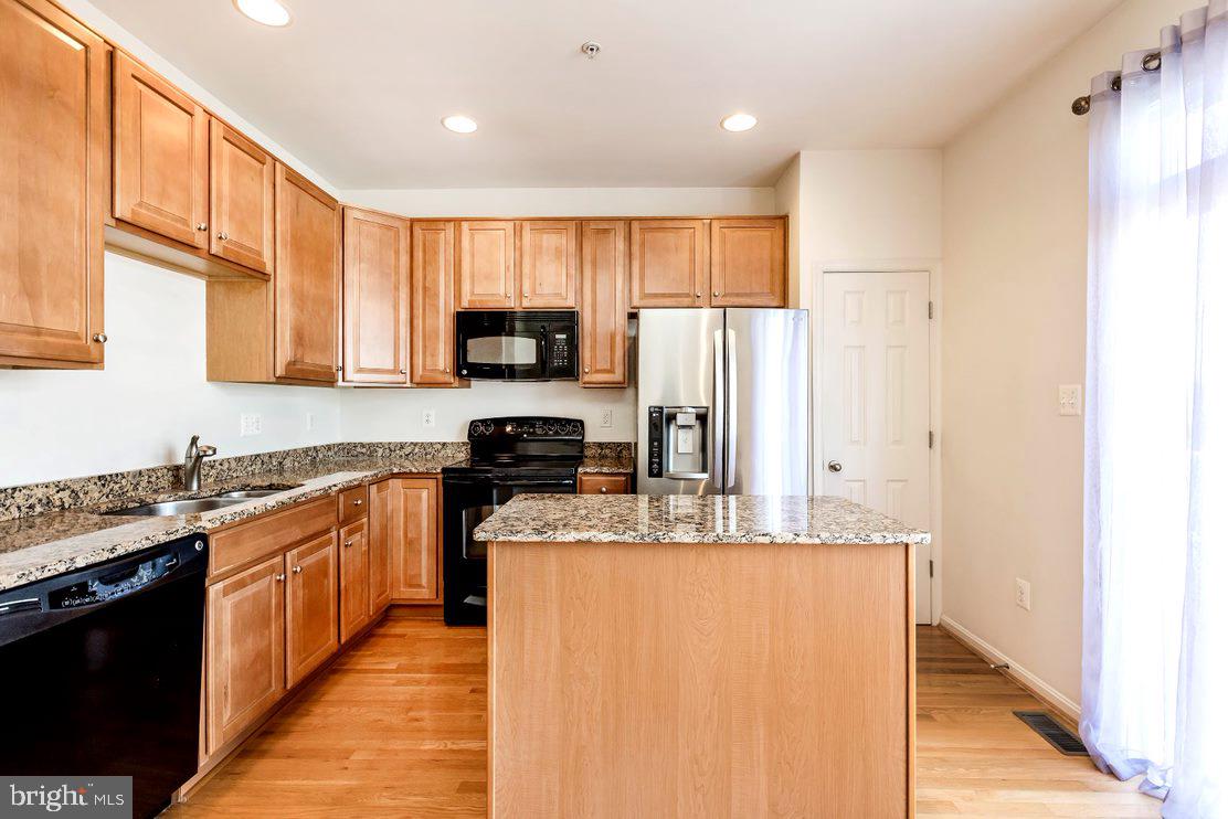 11843 Skylark Road Clarksburg, MD 20871 - Photo 10 of 34 Kitchen2