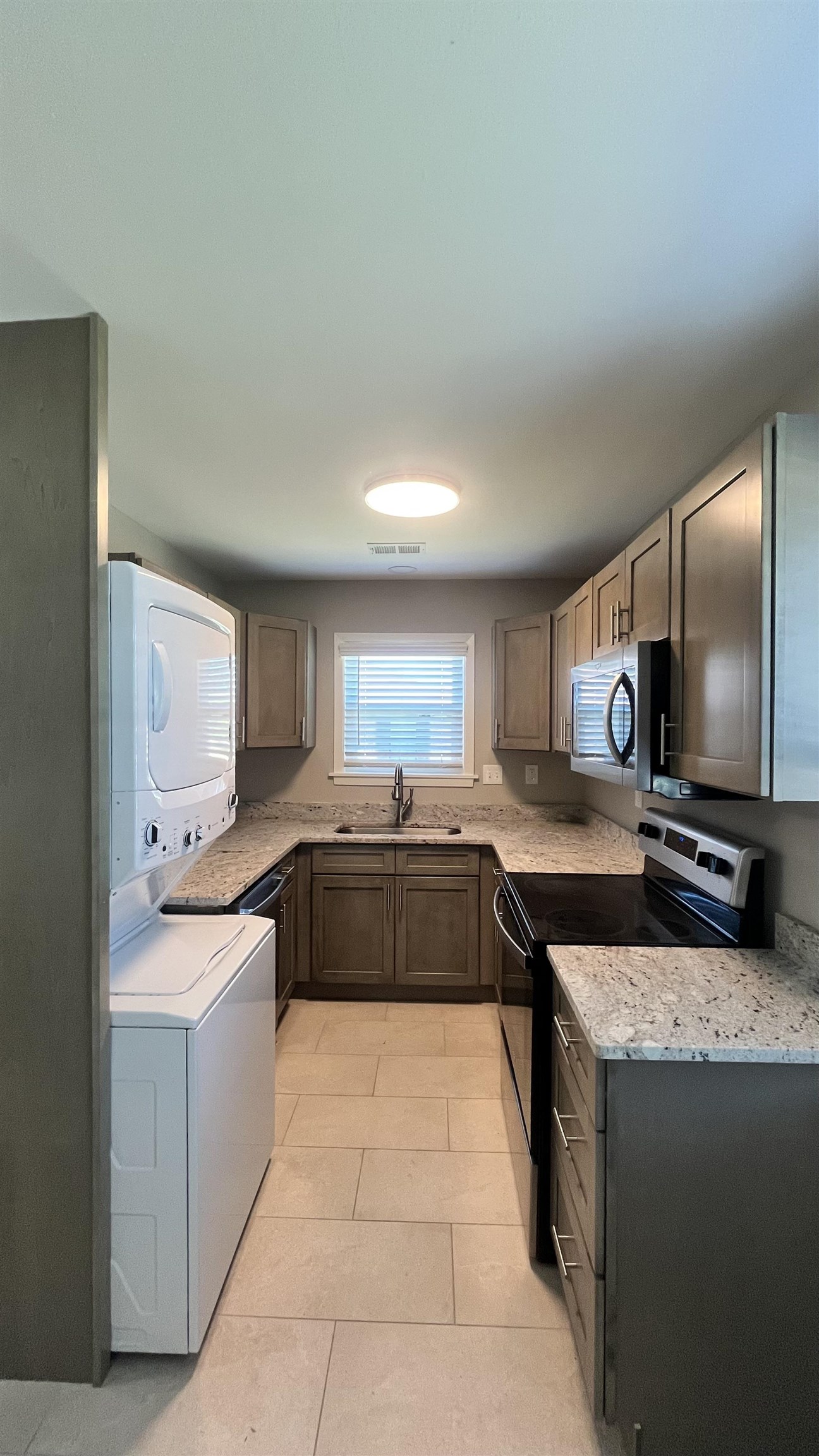 121 West Street Collierville, TN 38017 - Photo 4 of 16 a kitchen with stainless steel appliances a sink and a stove