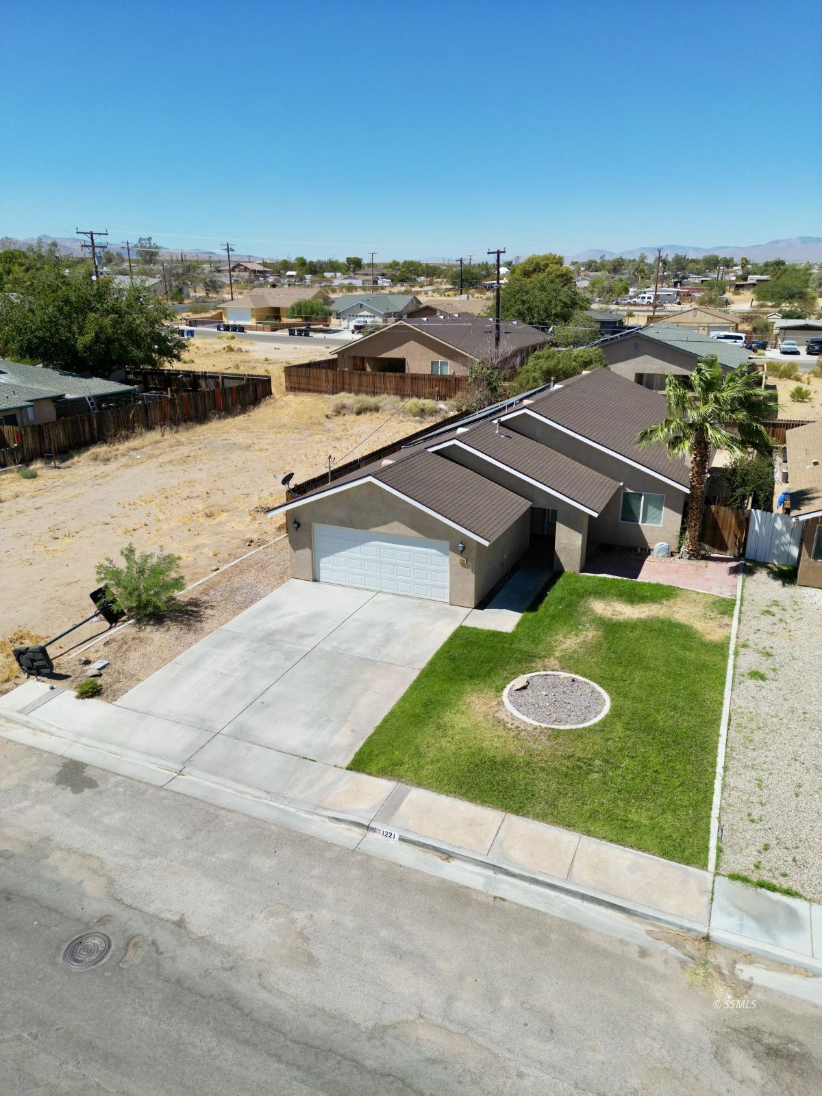 1221 Mayo Street Ridgecrest, CA 93555 - Photo 4 of 26 Gallery Image 4