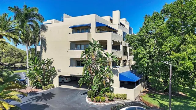 $325,000 | 825 South Osprey Avenue, Unit 104, Sarasota, FL 34236