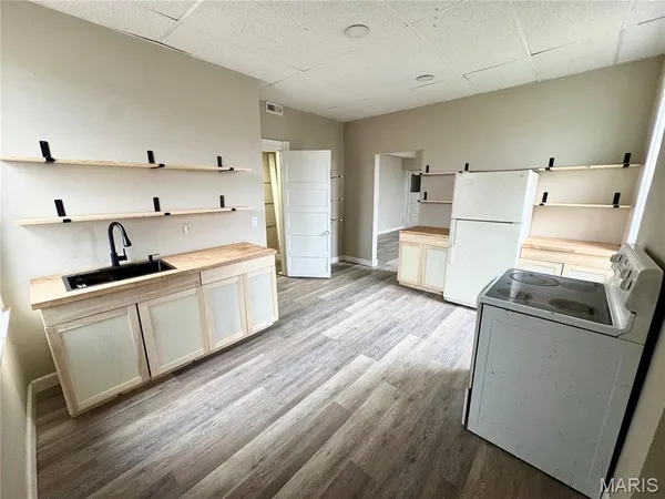 $925 | 2141 Edison Avenue, Granite City, IL 62040