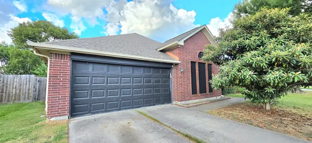 $1,800 | 4711 Stonebridge Street, Baytown, TX 77521