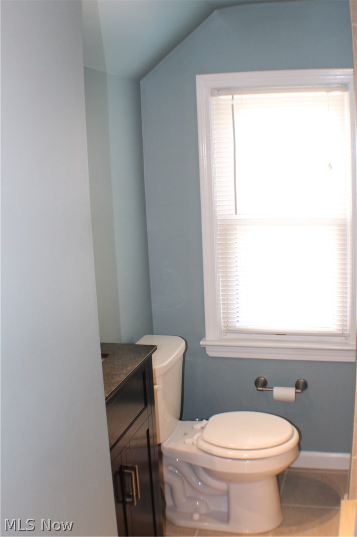 1207 Gordon Road Lyndhurst, OH 44124 - Photo 25 of 33 SECOND FLOOR BATHROOM