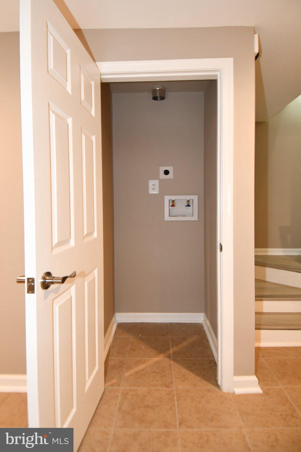 5301 Tilden Road Bladensburg, MD 20710 - Photo 41 of 45 Inviting entryway to hidden space.