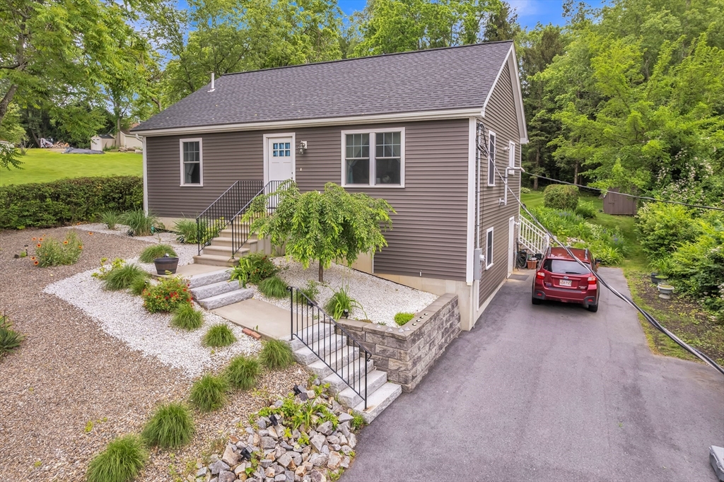 12 Cliff Street Worcester, MA 01607 - Photo 2 of 29