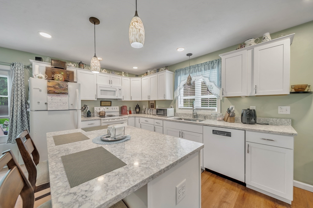 12 Cliff Street Worcester, MA 01607 - Photo 5 of 29