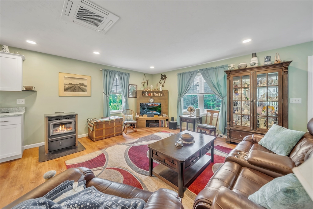 12 Cliff Street Worcester, MA 01607 - Photo 8 of 29