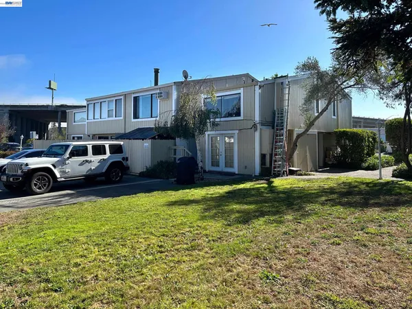 a view of a house with a back yard