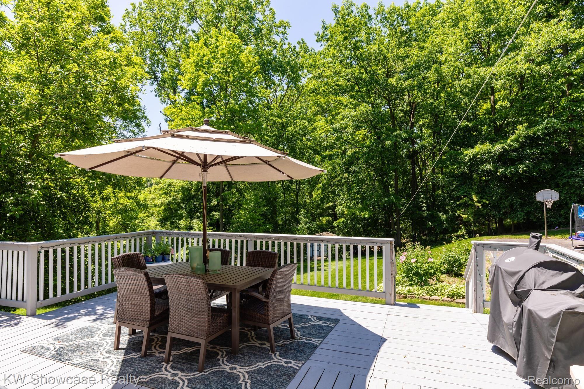 2332 Hiller Road West Bloomfield, MI 48324 - Photo 4 of 43 2332 Hiller Rd-41.jpg