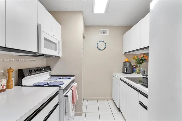 $245,500 | 15635 Southwest 74th Cir Drive, Unit 11, Miami, FL 33193