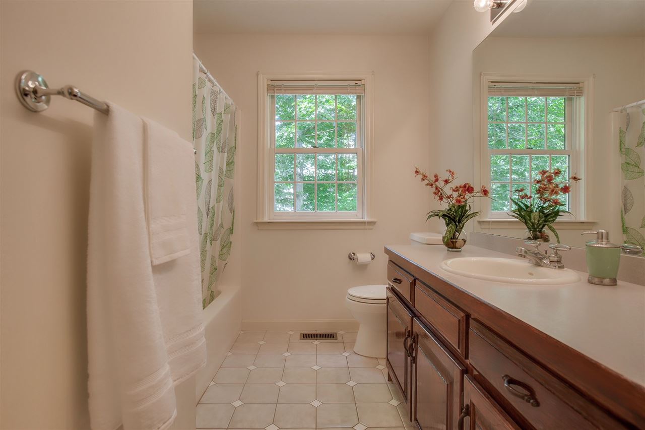 12 Greenway Road Windham, NH 03087 - Photo 27 of 36