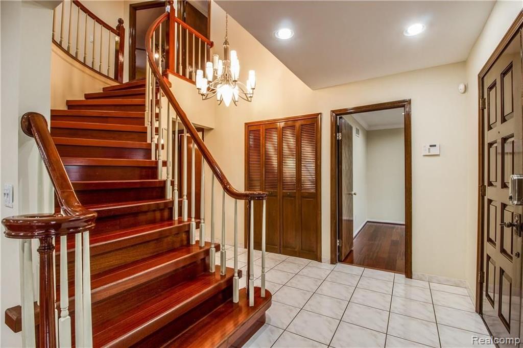 35526 Springvale Street Farmington Hills, MI 48331 - Photo 14 of 51