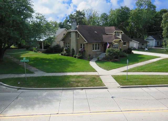 $525,000 | 200 Fulton Street, West Chicago, IL 60185