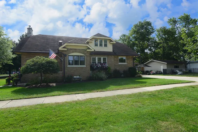$525,000 | 200 Fulton Street, West Chicago, IL 60185