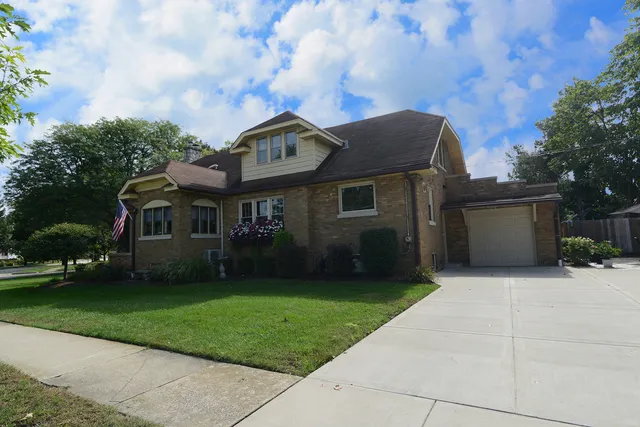 $525,000 | 200 Fulton Street, West Chicago, IL 60185