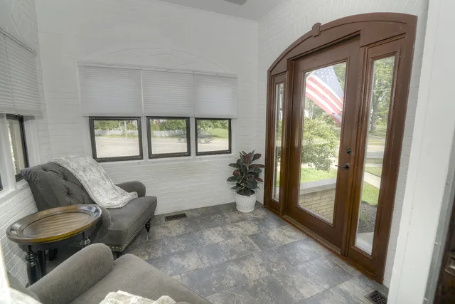 $525,000 | 200 Fulton Street, West Chicago, IL 60185