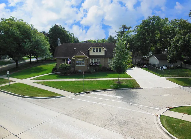 $525,000 | 200 Fulton Street, West Chicago, IL 60185