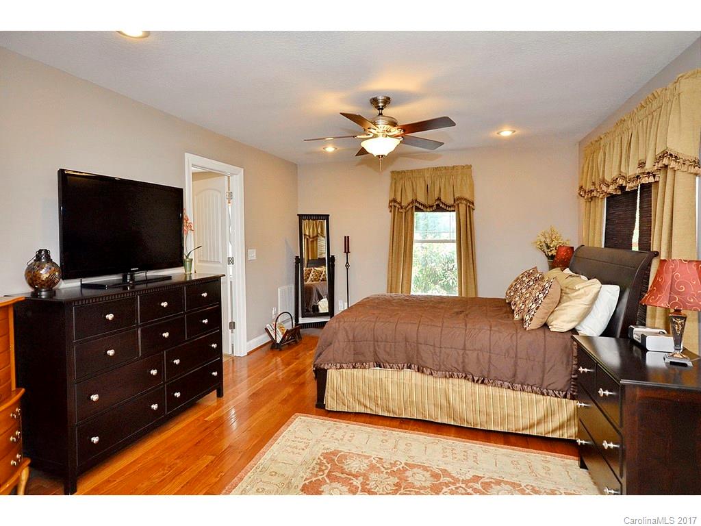520 Patterson Road, Unit 1 Hendersonville, NC 28739 - Photo 14 of 24 Gallery Image 14