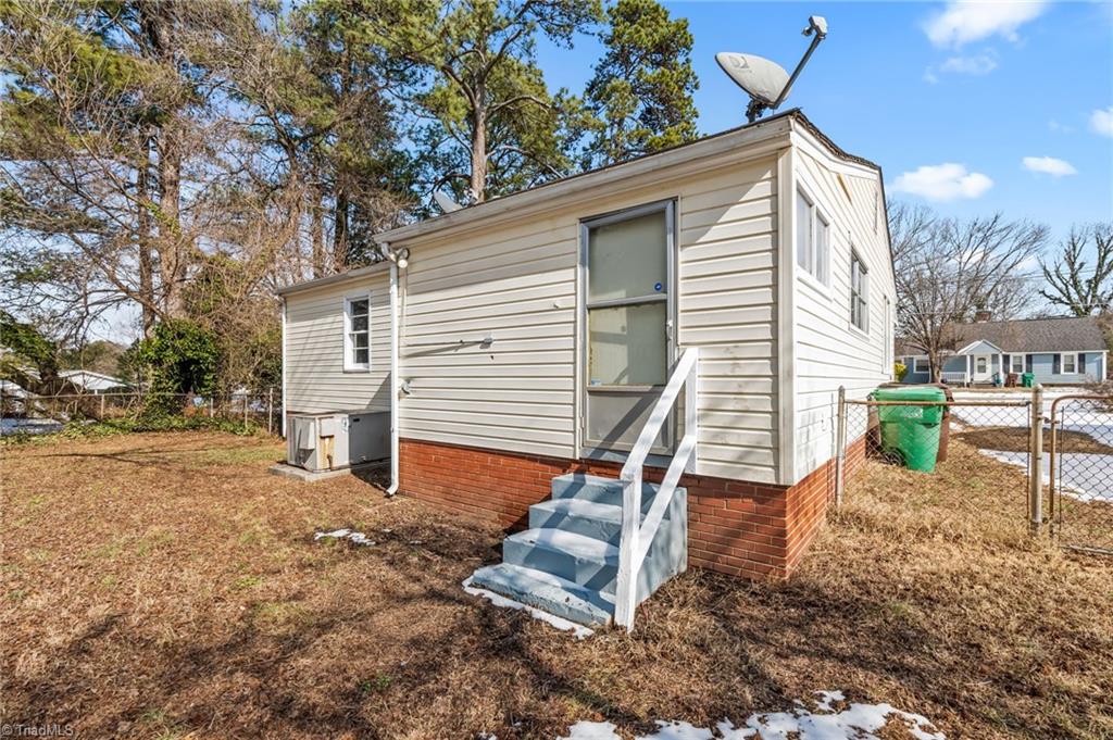 1129 Bridges Drive High Point, NC 27262 - Photo 19 of 22 Fenced Yard