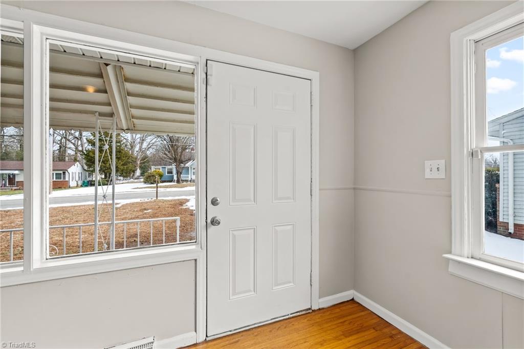 1129 Bridges Drive High Point, NC 27262 - Photo 3 of 22 Entry