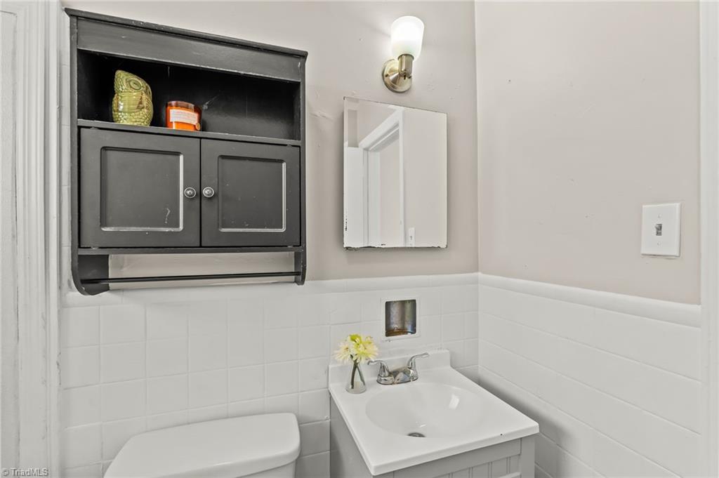 1129 Bridges Drive High Point, NC 27262 - Photo 10 of 22