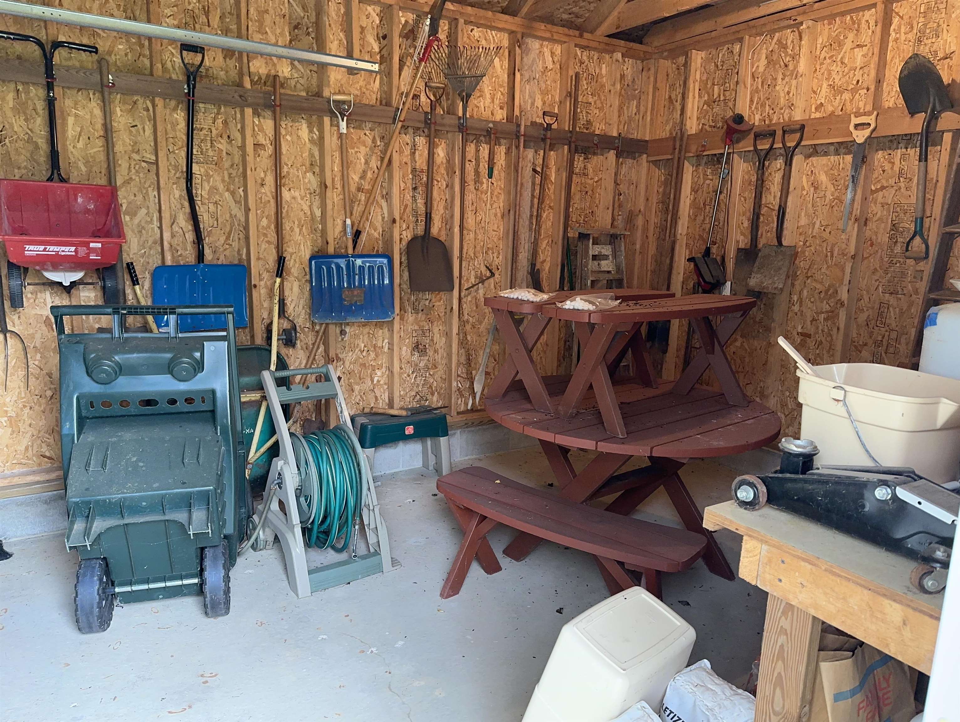 7811 South 41 Road Cadillac, MI 49601 - Photo 7 of 36 1910889-6.JPG