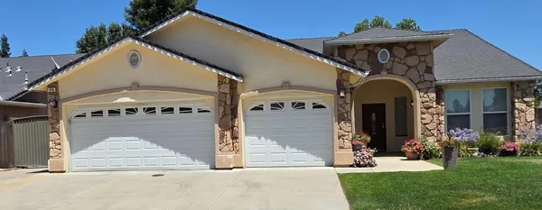 $565,000 | 155 North McKelvy Avenue, Clovis, CA 93611