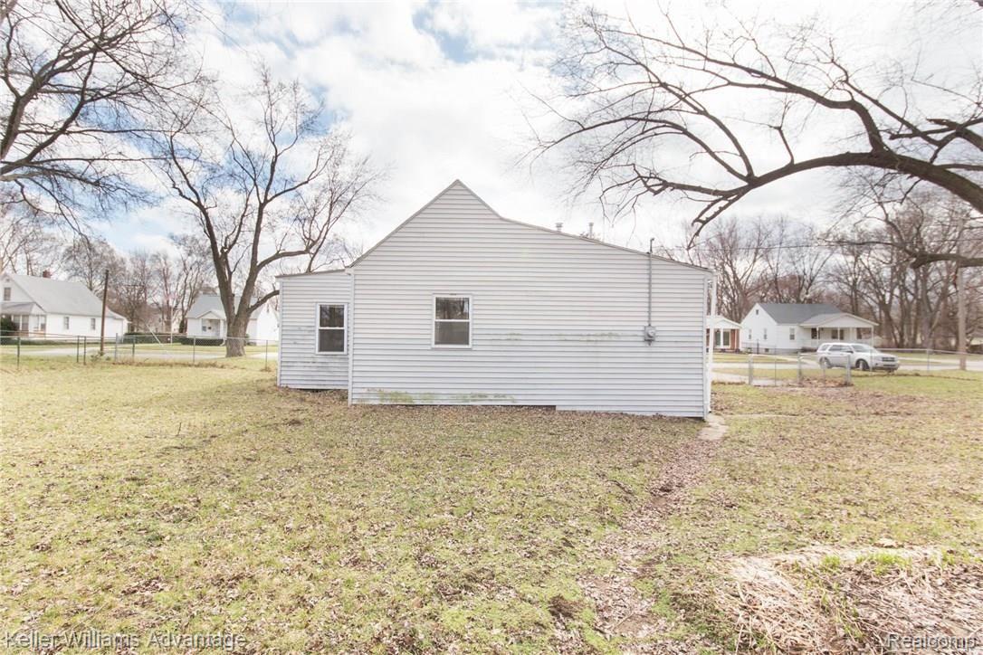 25912 Ross Street Inkster, MI 48141 - Photo 2 of 35 Ross_25912_Back_04.jpg