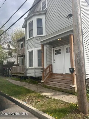 $275,000 | 30 118th Street, Troy, NY 12182