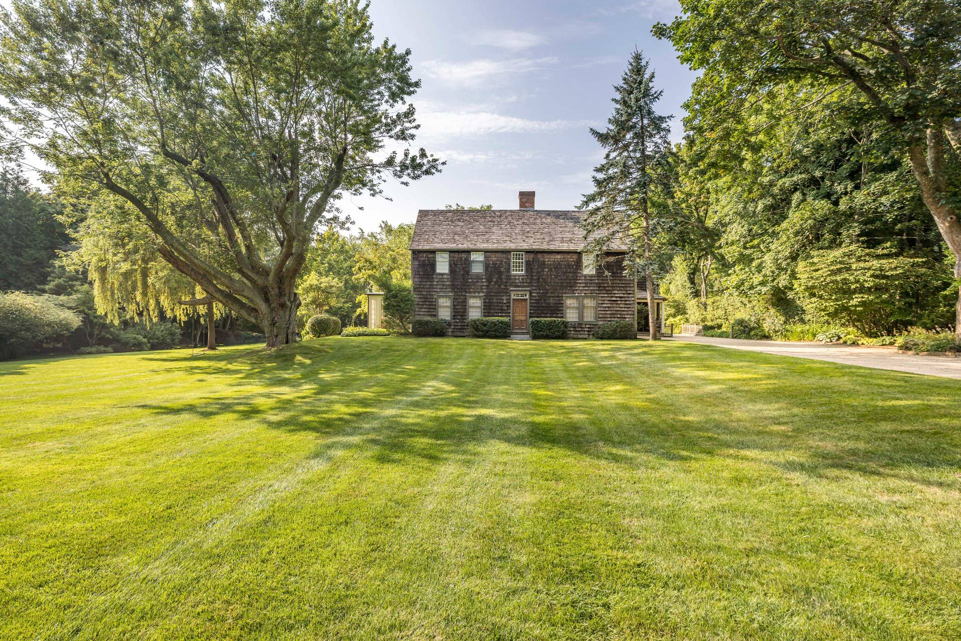a view of house with the garden