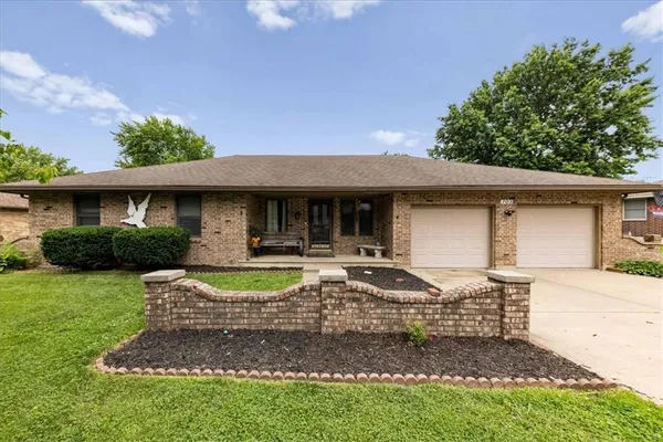 $360,000 | 703 Ozark Short Line Court, Odessa, MO 64076
