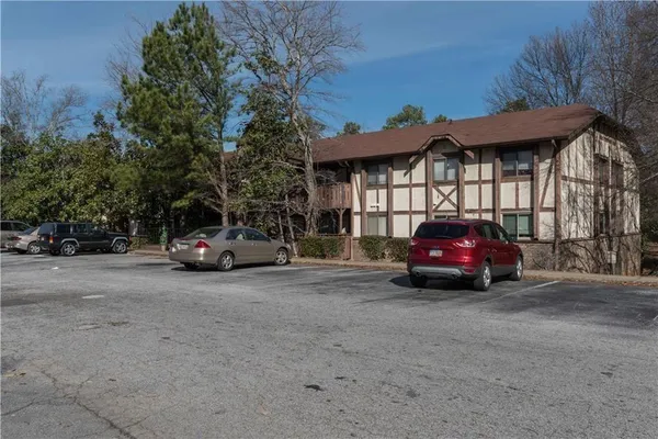 $59,900 | 1213 Camelot Drive, Atlanta, GA 30349