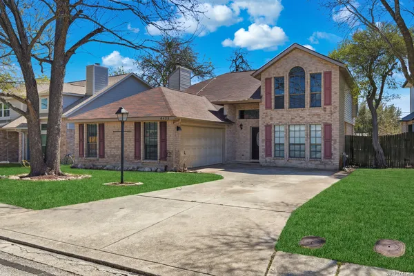 $2,350 | 6422 Lochglen, San Antonio, TX 78240