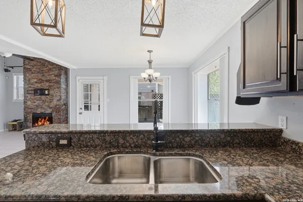 $2,350 | 6422 Lochglen, San Antonio, TX 78240