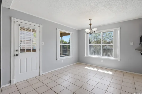 $2,350 | 6422 Lochglen, San Antonio, TX 78240